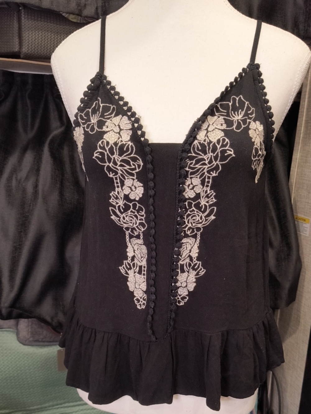 Llove on a Hanger Black Floral Embroidered Lace-Trim Cami, Small
